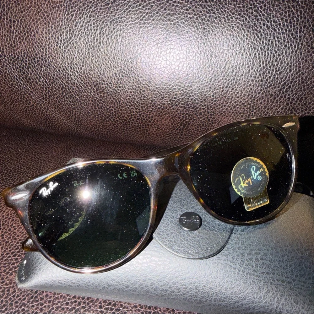 Ray-Ban RB2185 Sunglasses 902/31 Tortoise Frame Black Lens 55 [] 18    145 3N - Picture 5 of 8